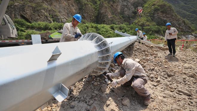 德天空：拜仁莱比锡竞争韦德拉奥果，球员已决定今夏离开沙尔克